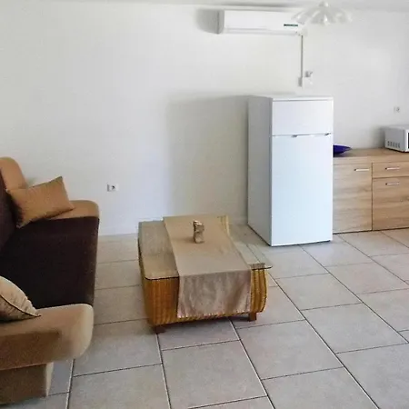 In With Garden Furniture Apartment *