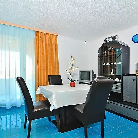 Apartment In With Garden Furniture Vir