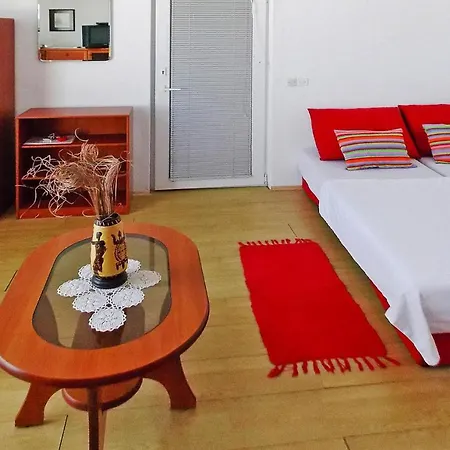 Apartment In With Garden Furniture Vir